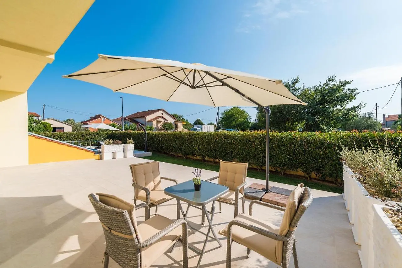 Villa Petra S Bazenom, Rostiljem I Parkingom Zadar Croatia