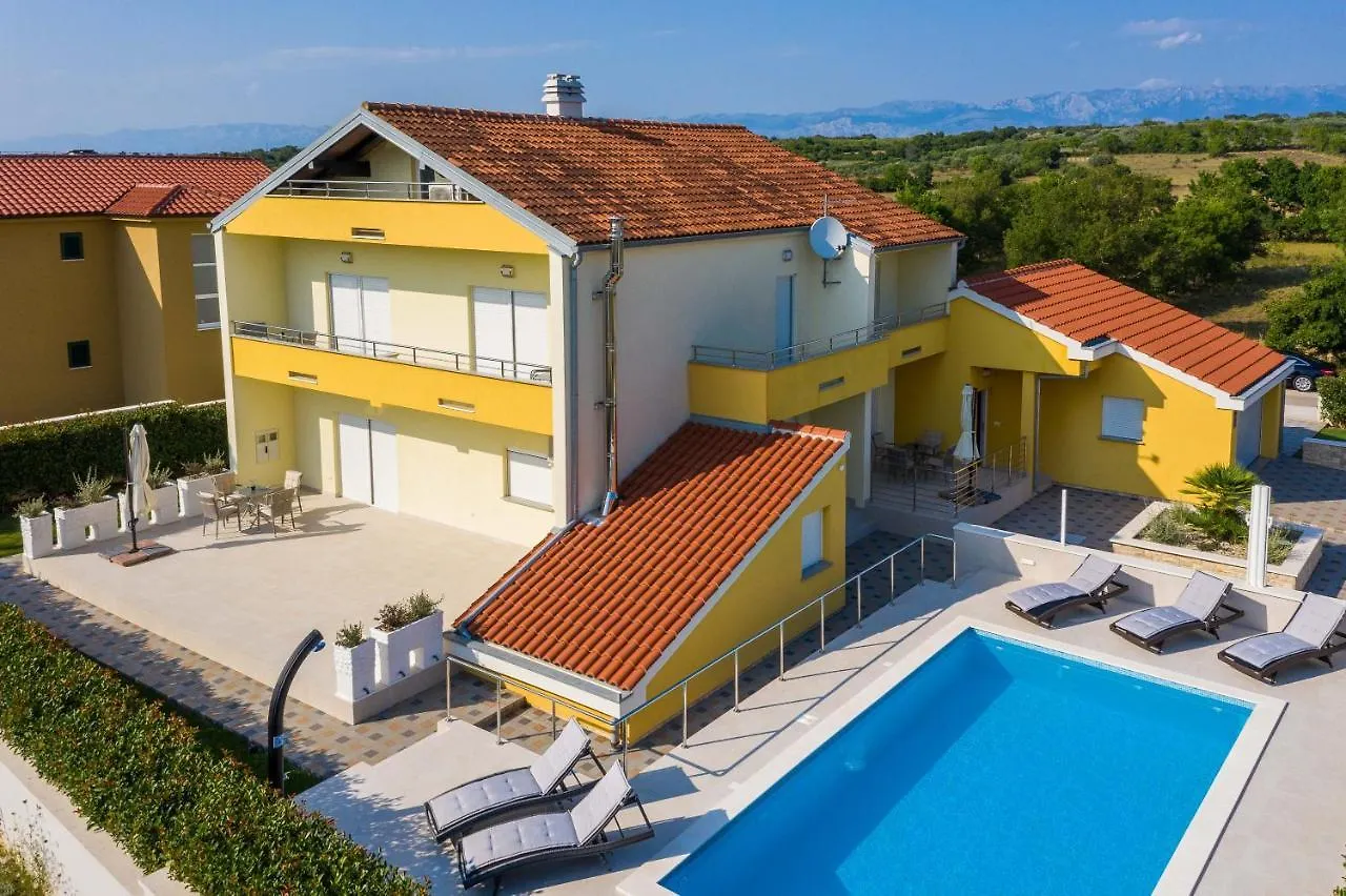 Villa Petra S Bazenom, Rostiljem I Parkingom Zadar Apartment