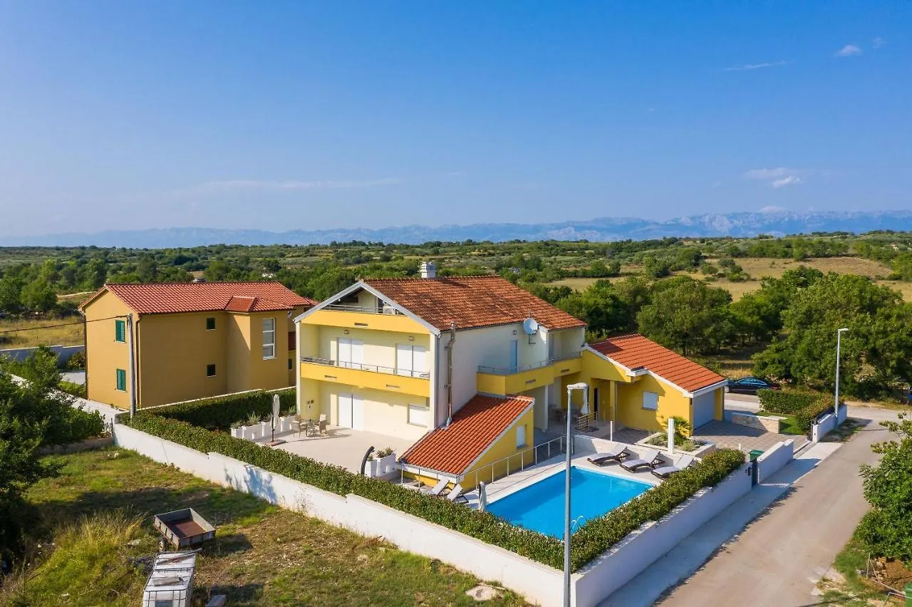 Apartment Villa Petra S Bazenom, Rostiljem I Parkingom Zadar Croatia