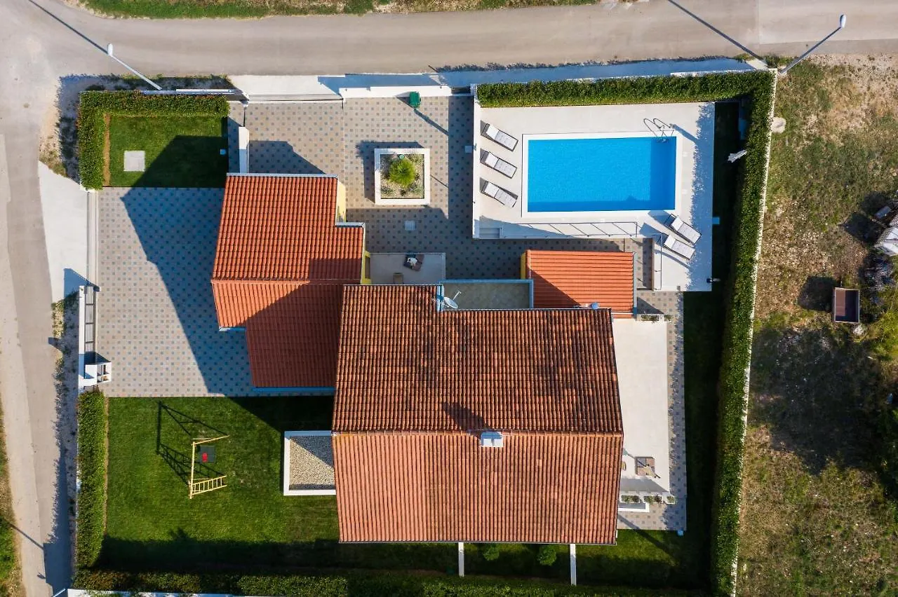 Villa Petra S Bazenom, Rostiljem I Parkingom Zadar