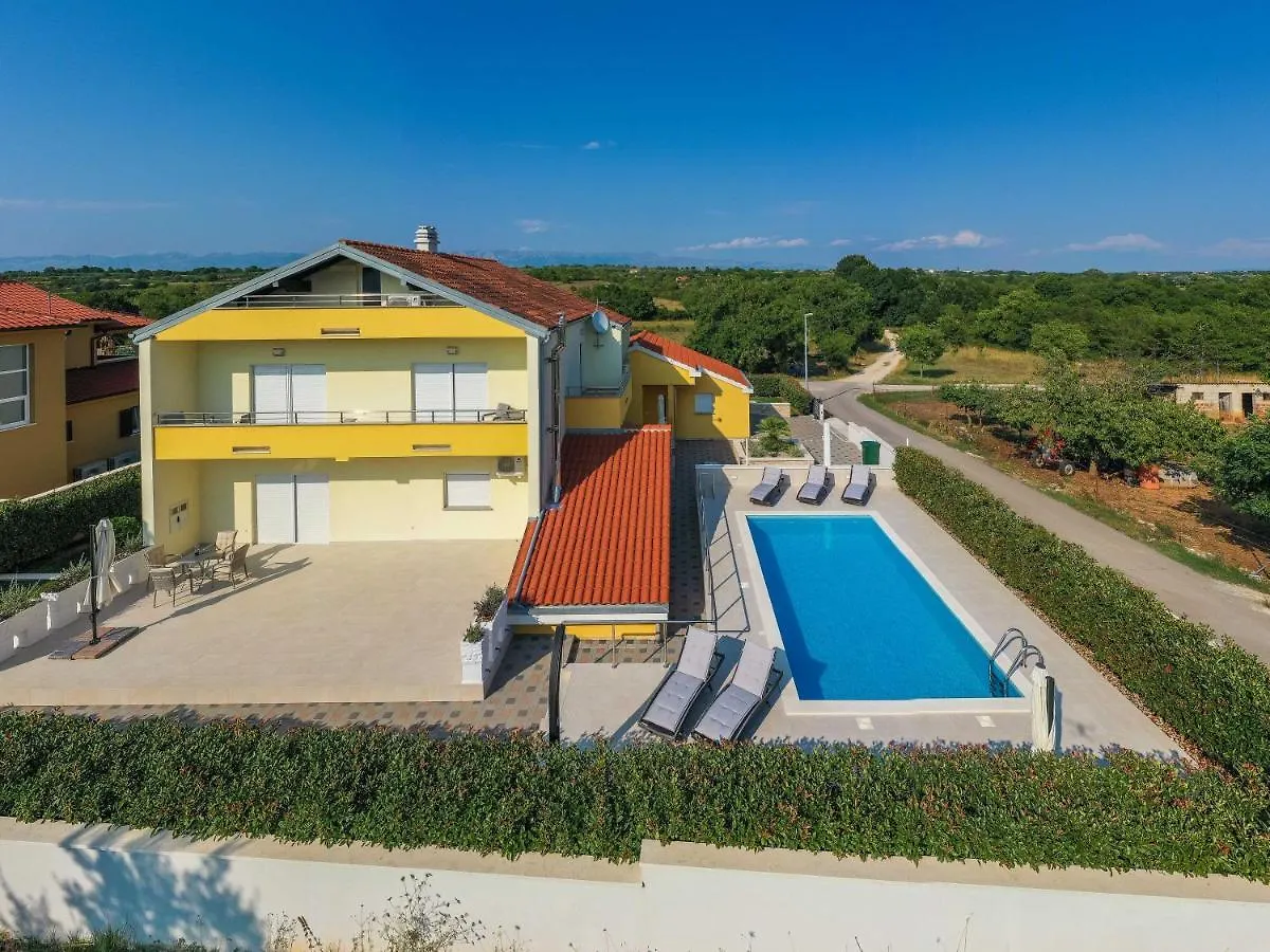 Apartment Villa Petra S Bazenom, Rostiljem I Parkingom Zadar