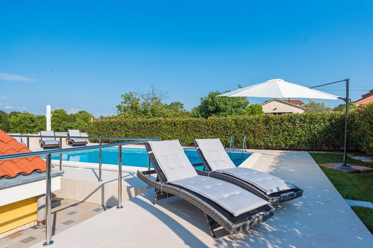 Villa Petra S Bazenom, Rostiljem I Parkingom Zadar 0*,  Croatia