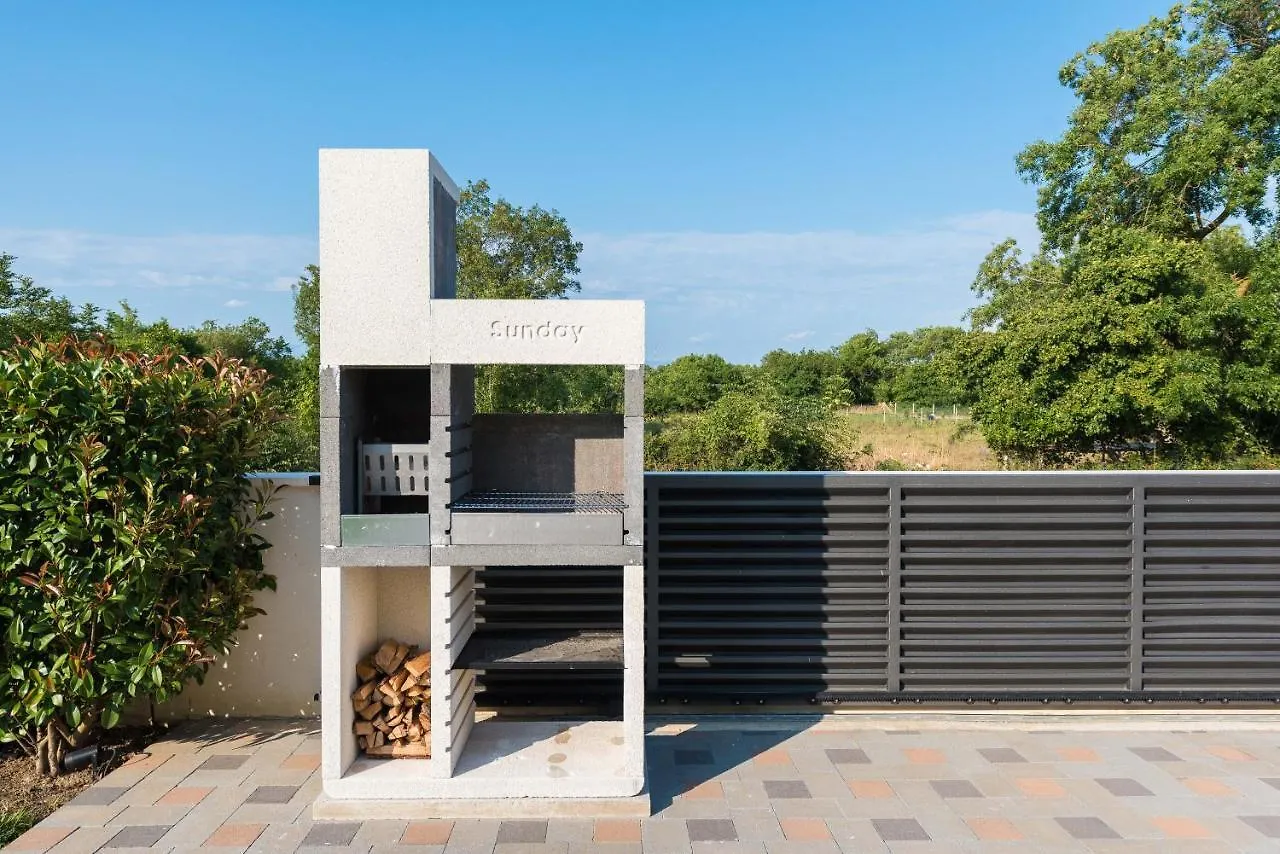 Villa Petra S Bazenom, Rostiljem I Parkingom Zadar Apartment