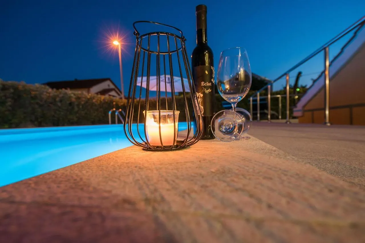 Villa Petra S Bazenom, Rostiljem I Parkingom Zadar