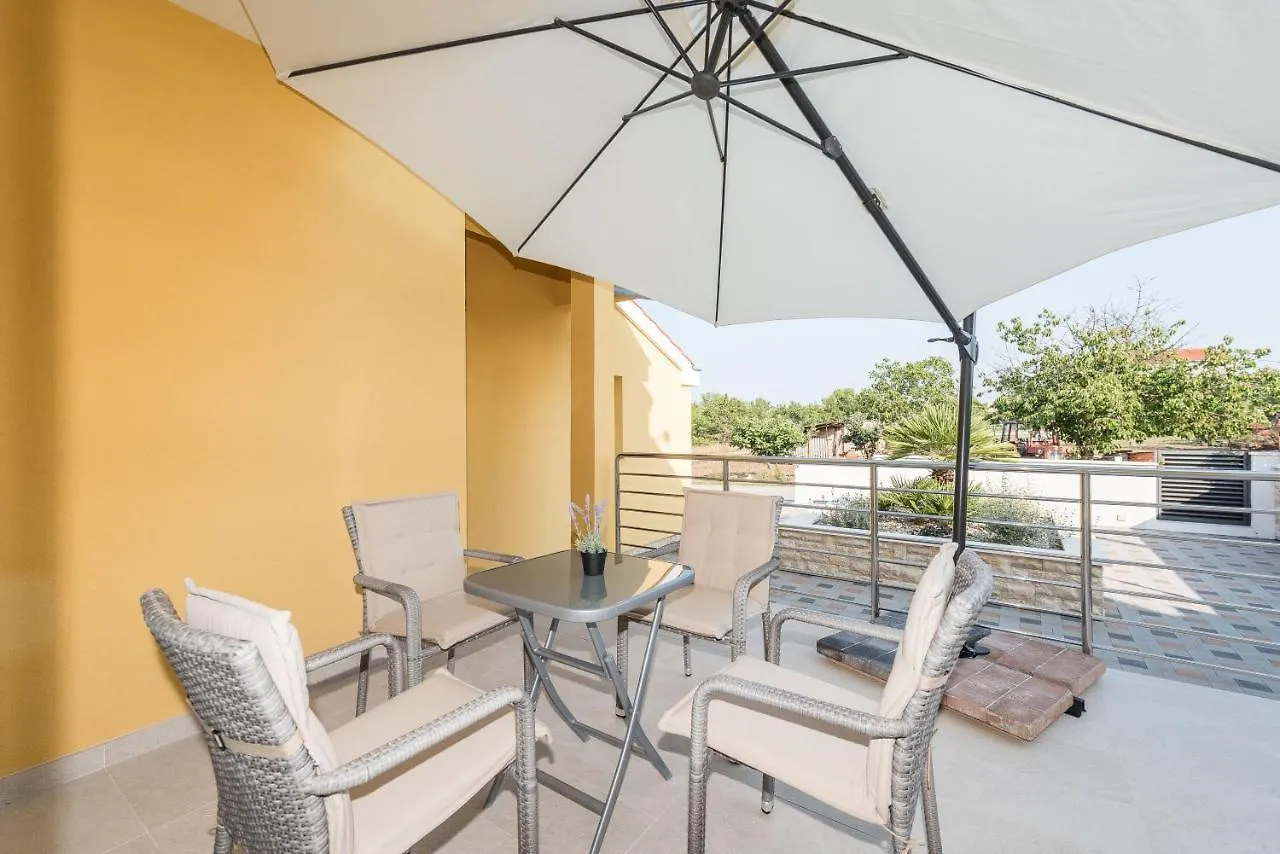 Villa Petra S Bazenom, Rostiljem I Parkingom Zadar 0*,
