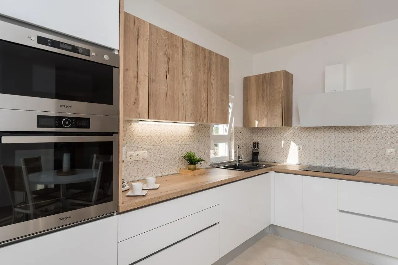 Villa Petra S Bazenom, Rostiljem I Parkingom Zadar 0*,  Croatia