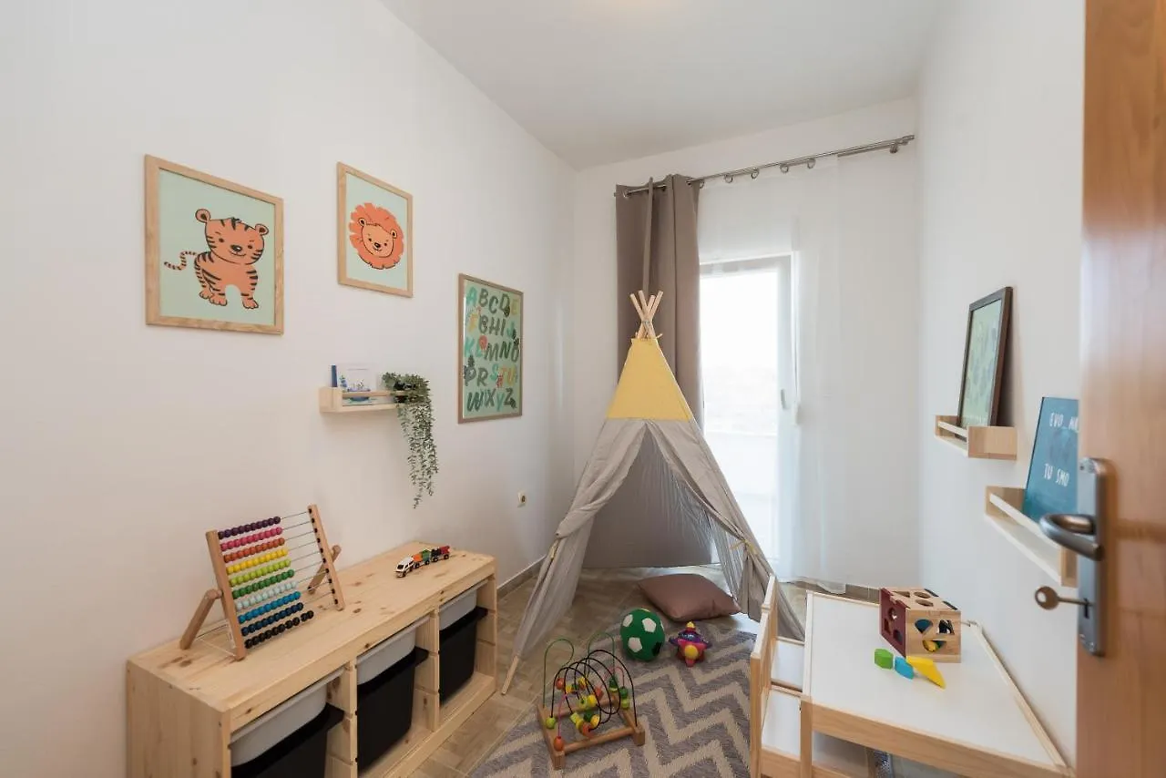 Villa Petra S Bazenom, Rostiljem I Parkingom Zadar Apartment