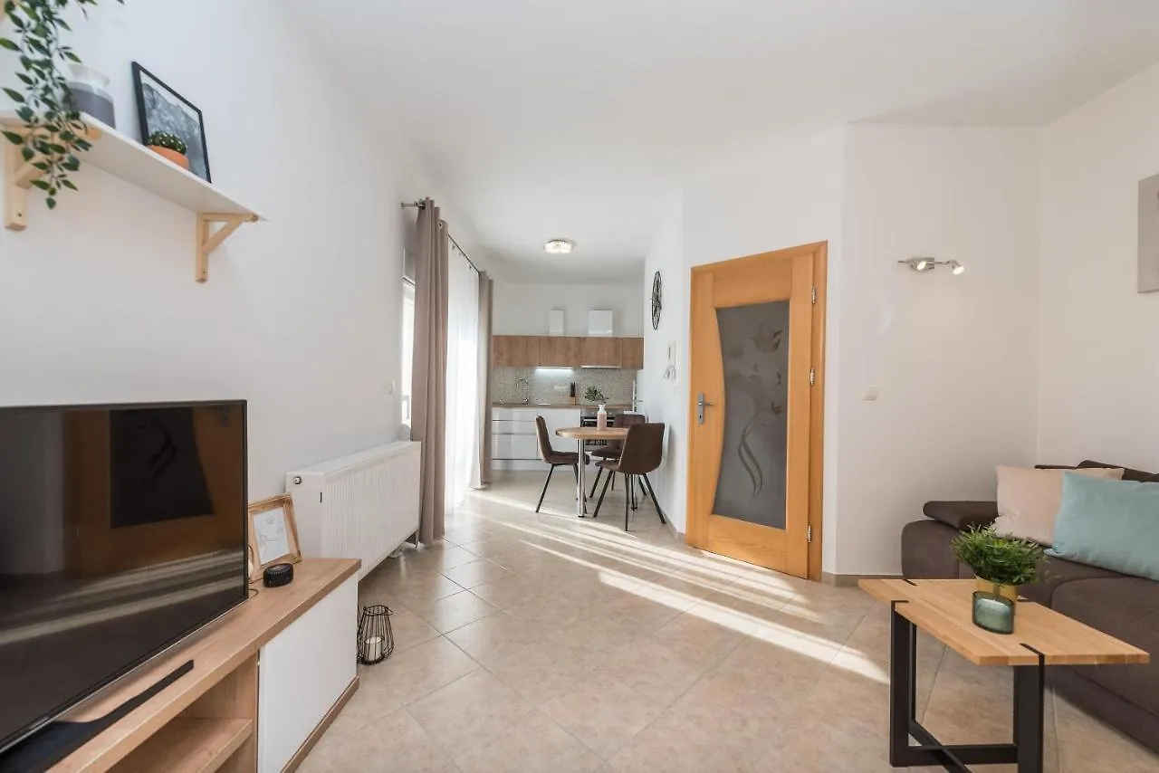 Apartment Villa Petra S Bazenom, Rostiljem I Parkingom Zadar