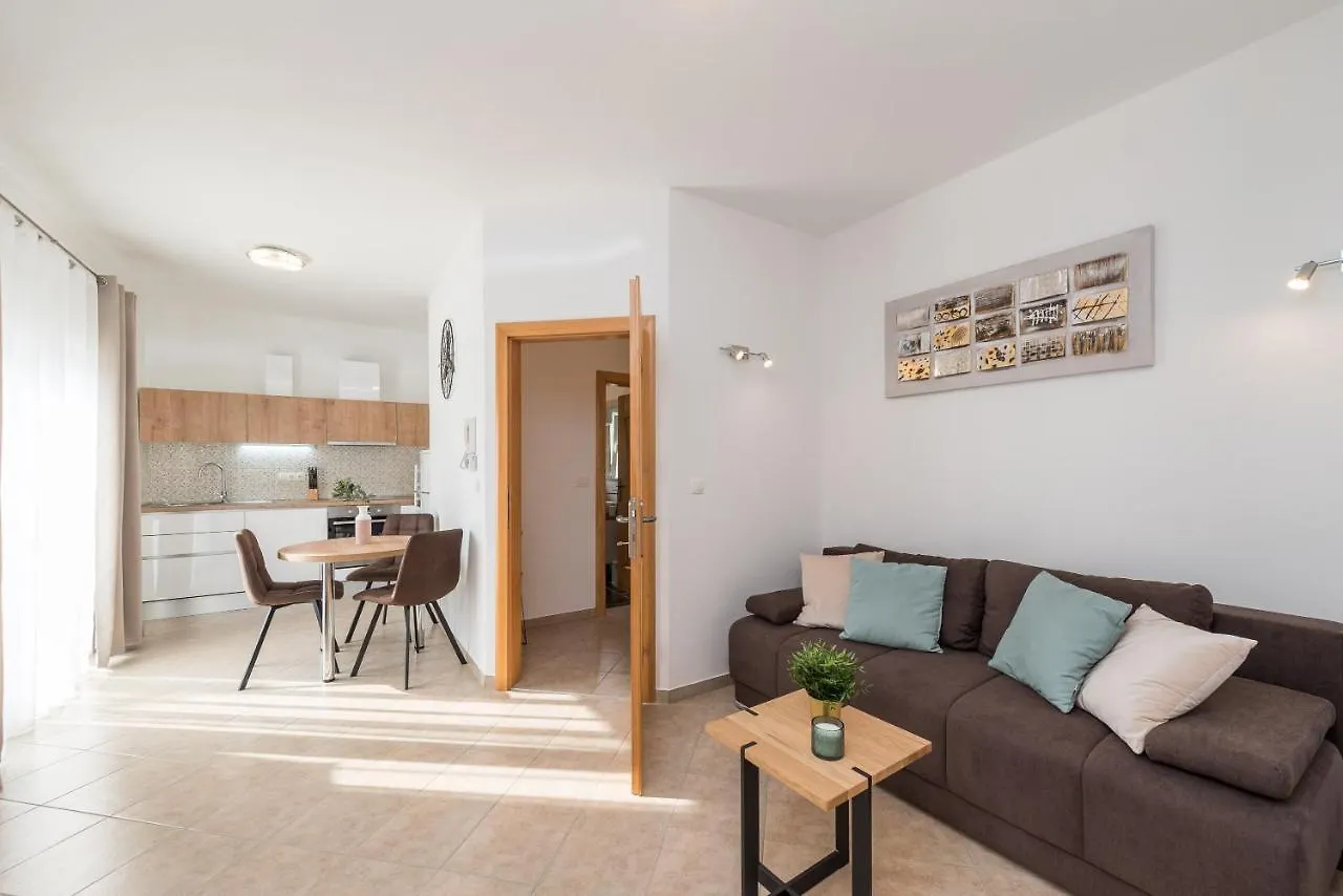 Villa Petra S Bazenom, Rostiljem I Parkingom Zadar Croatia