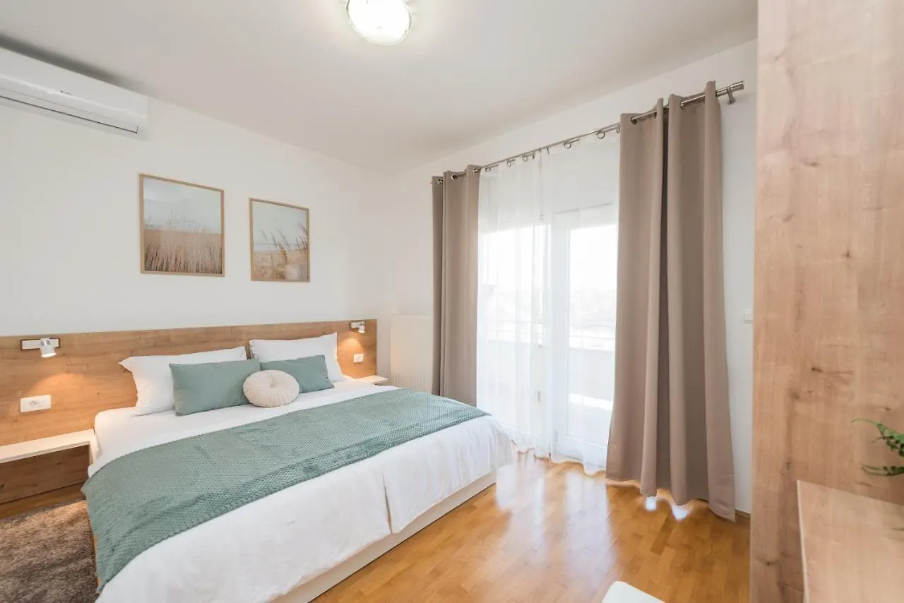 Villa Petra S Bazenom, Rostiljem I Parkingom Zadar 0*,