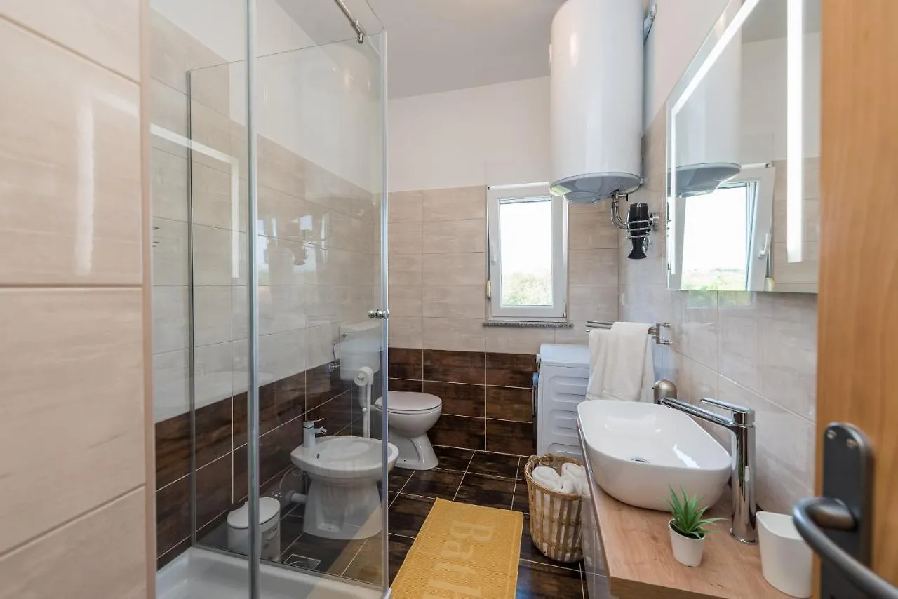 Villa Petra S Bazenom, Rostiljem I Parkingom Zadar