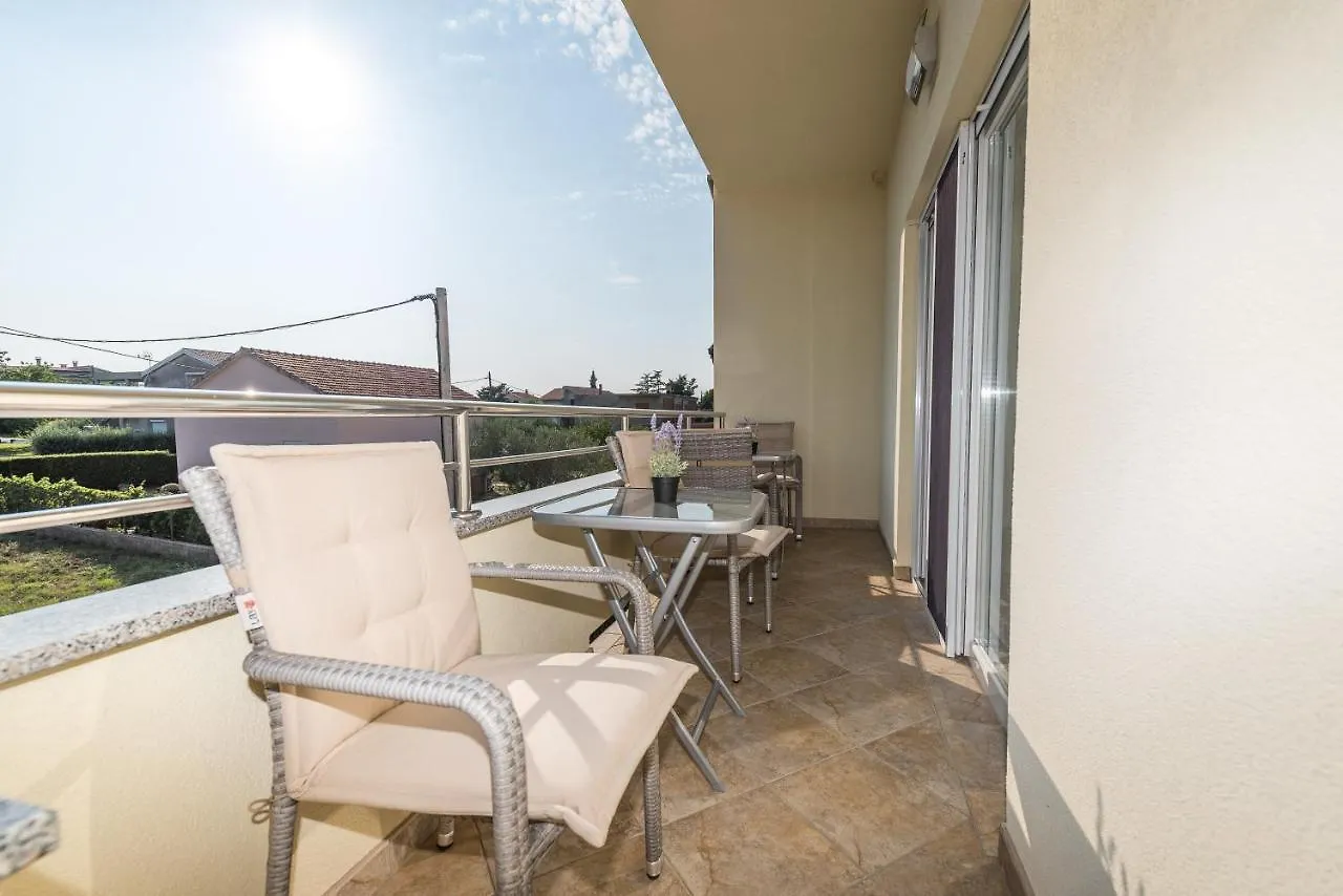Villa Petra S Bazenom, Rostiljem I Parkingom Zadar 0*,  Croatia