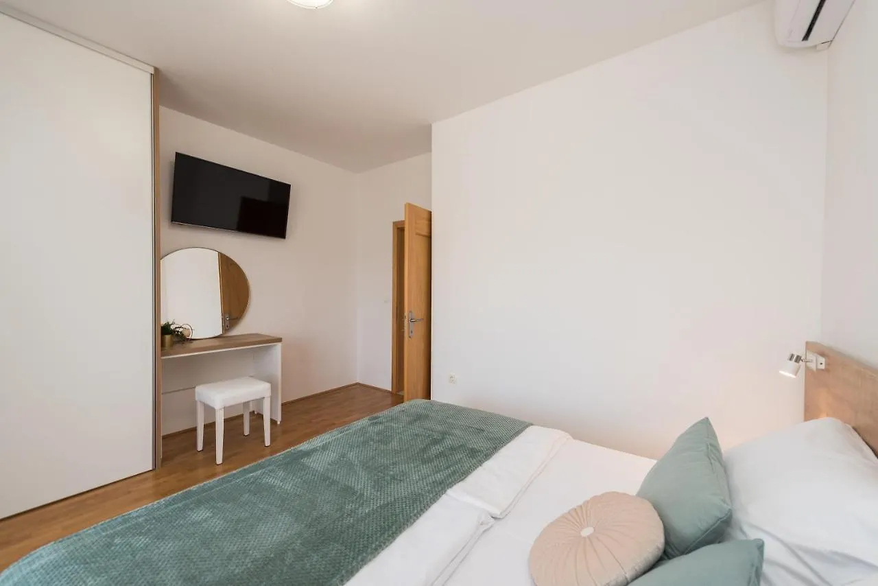 Villa Petra S Bazenom, Rostiljem I Parkingom Zadar