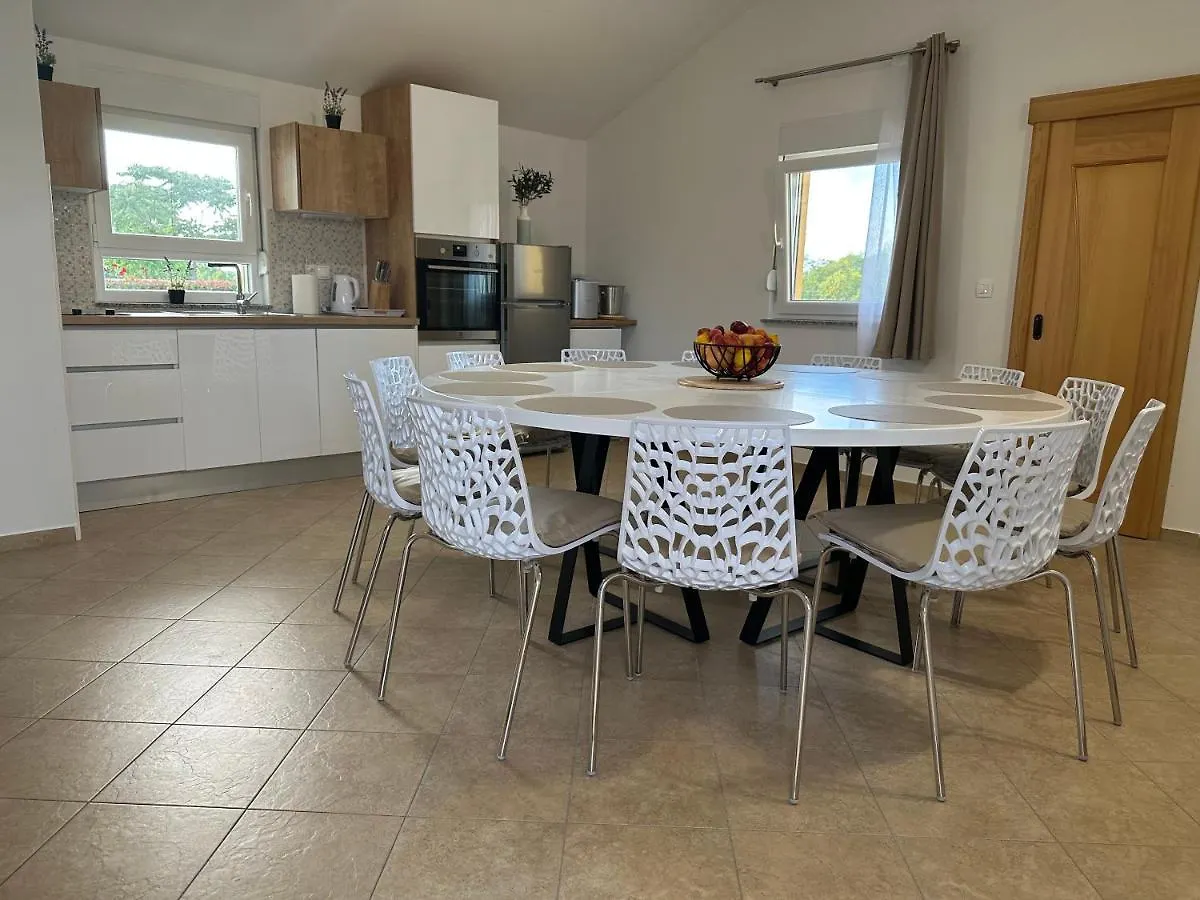 Villa Petra S Bazenom, Rostiljem I Parkingom Zadar
