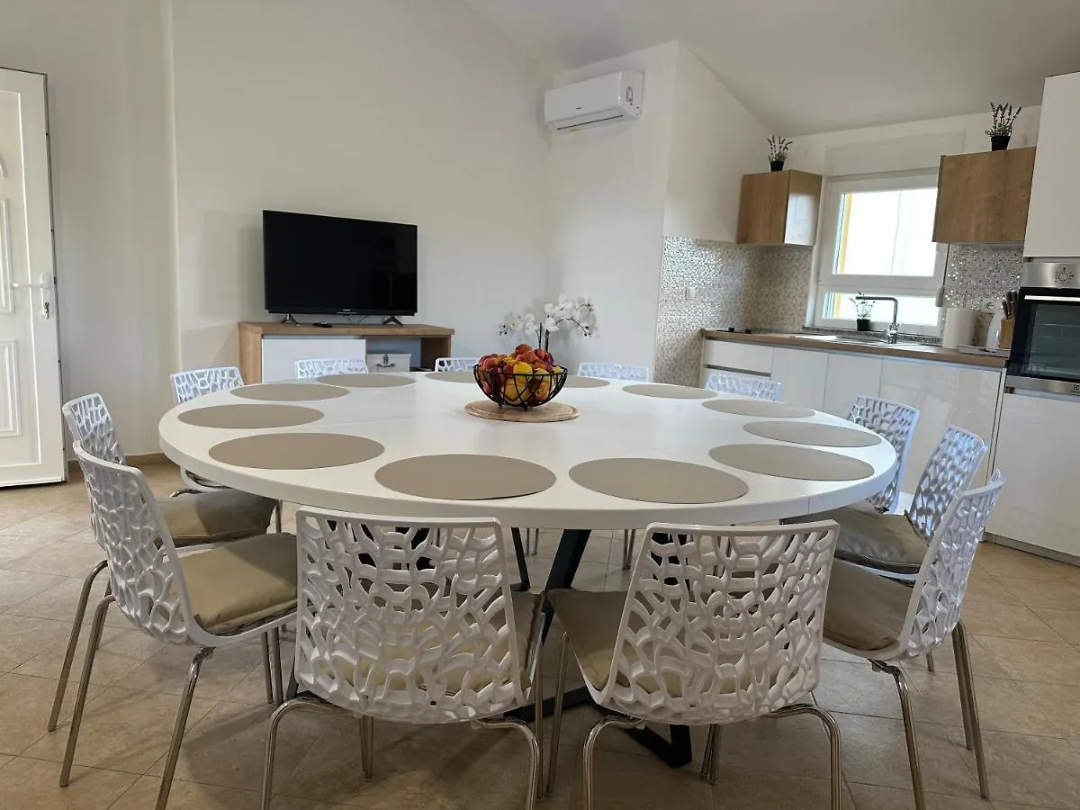 Villa Petra S Bazenom, Rostiljem I Parkingom Zadar 0*,  Croatia